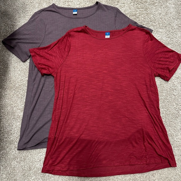 Women’s Old Navy Crew Neck Shortsleeve Tees - Picture 2 of 5
